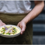 Kartoffelvelouté mit geschmortem und gebackenem Lauch,